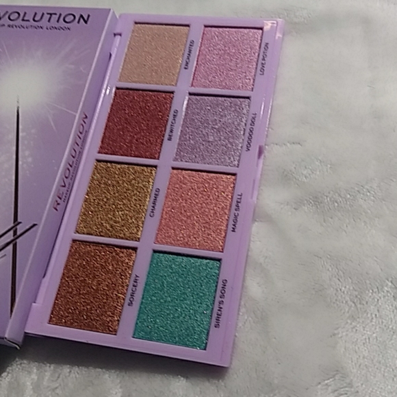 ULTA REVOLUTION UNDER YOUR SPELL EYESHADOW PALETTE - Picture 2 of 8